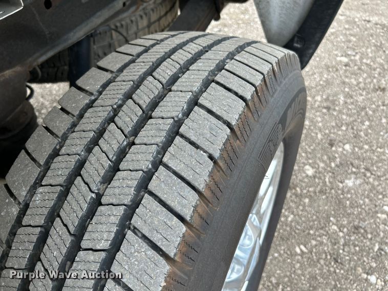 image for item NL9550 2011 Chevrolet Silverado 2500HD  Crew Cab pickup truck