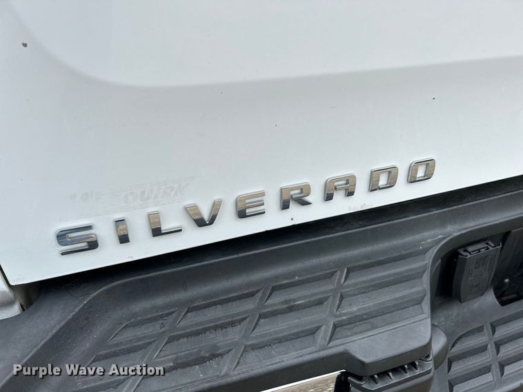 image for item NL9550 2011 Chevrolet Silverado 2500HD  Crew Cab pickup truck