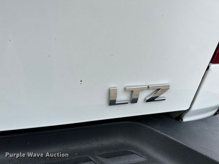 image for item NL9550 2011 Chevrolet Silverado 2500HD  Crew Cab pickup truck