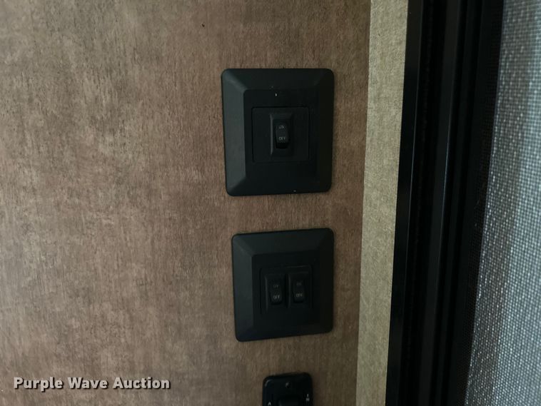 image for item NL9551 2017 Starcraft Satellite  camper