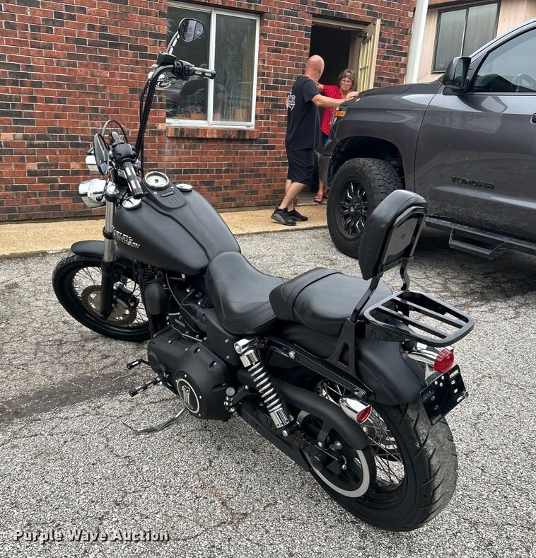 image for item NL9552 2010 Harley Davidson FXDB/Dyna Street Bob  motorcycle