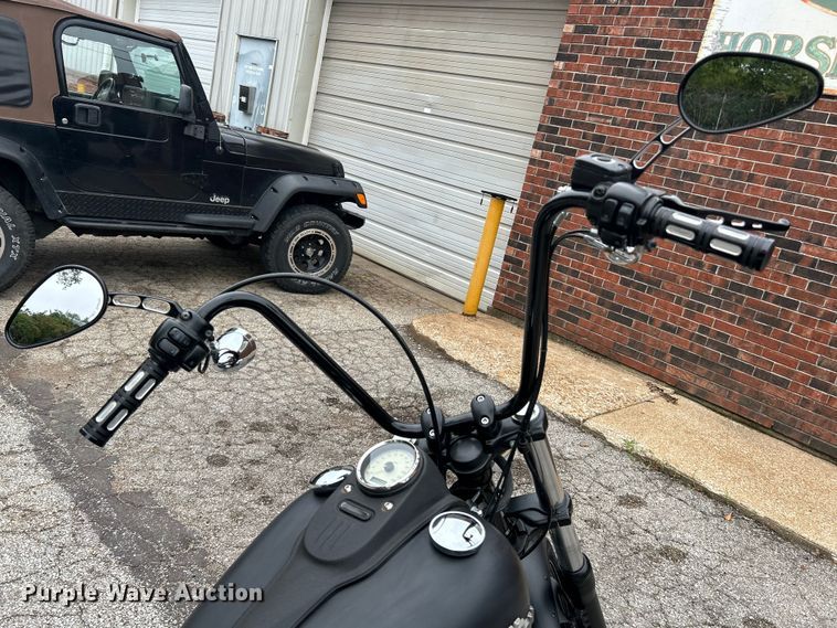 image for item NL9552 2010 Harley Davidson FXDB/Dyna Street Bob  motorcycle