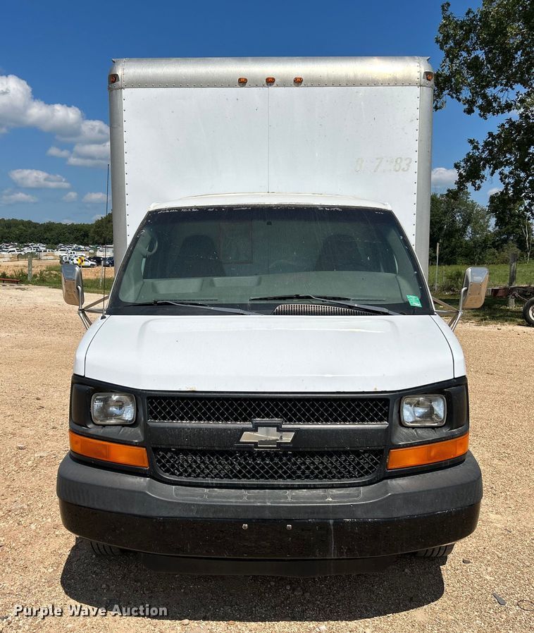image for item NL9572 2005 Chevrolet Express 3500  box truck
