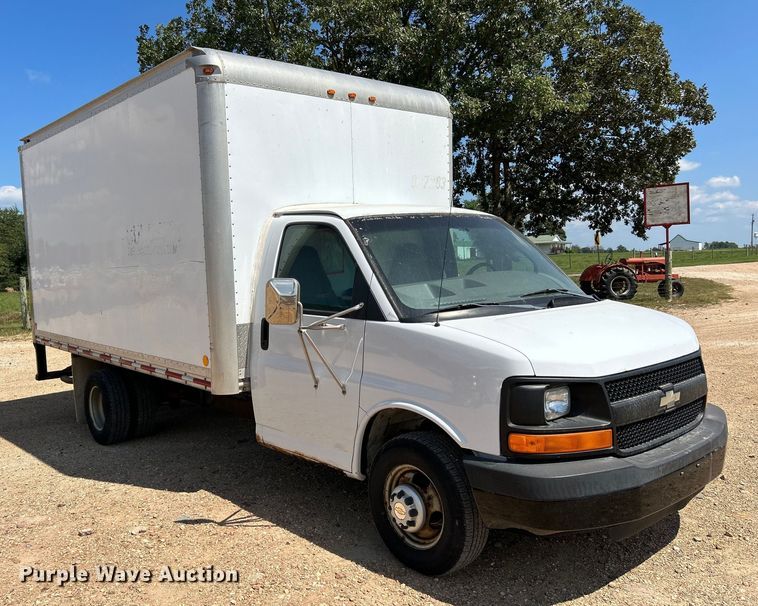 image for item NL9572 2005 Chevrolet Express 3500  box truck
