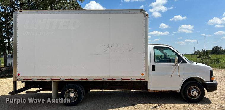 image for item NL9572 2005 Chevrolet Express 3500  box truck