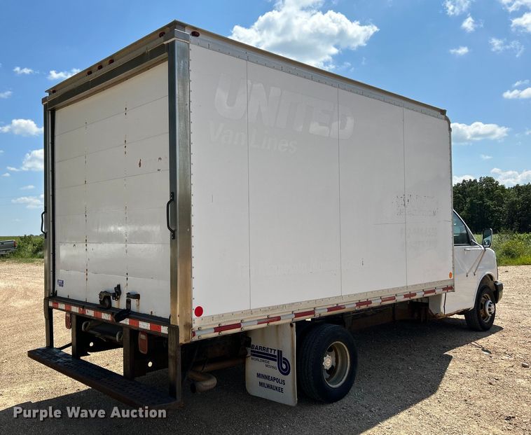 image for item NL9572 2005 Chevrolet Express 3500  box truck