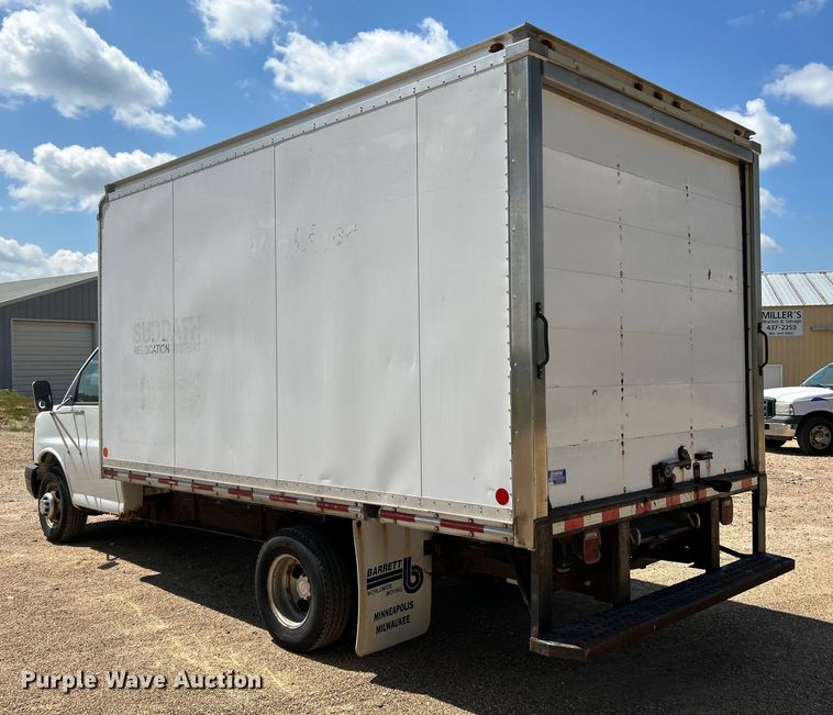 image for item NL9572 2005 Chevrolet Express 3500  box truck