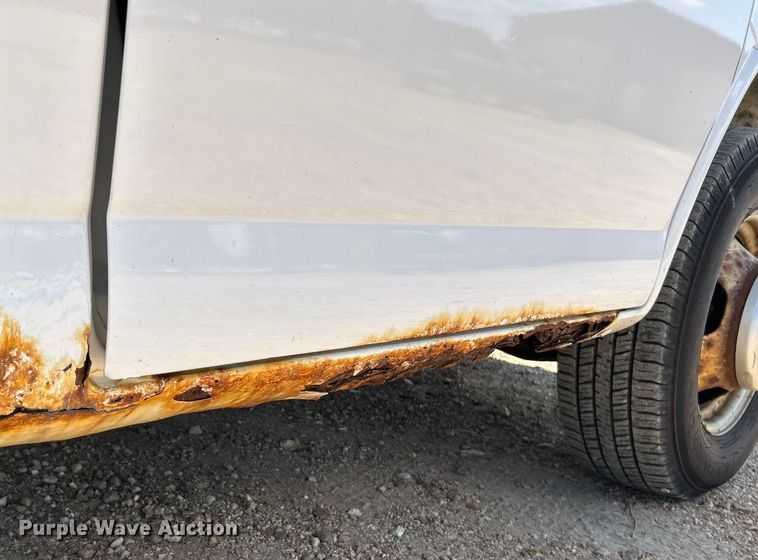 image for item NL9572 2005 Chevrolet Express 3500  box truck