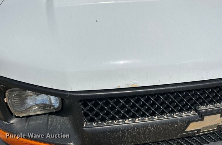 image for item NL9572 2005 Chevrolet Express 3500  box truck