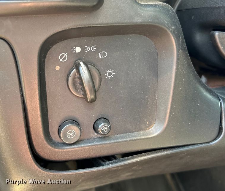 image for item NL9572 2005 Chevrolet Express 3500  box truck