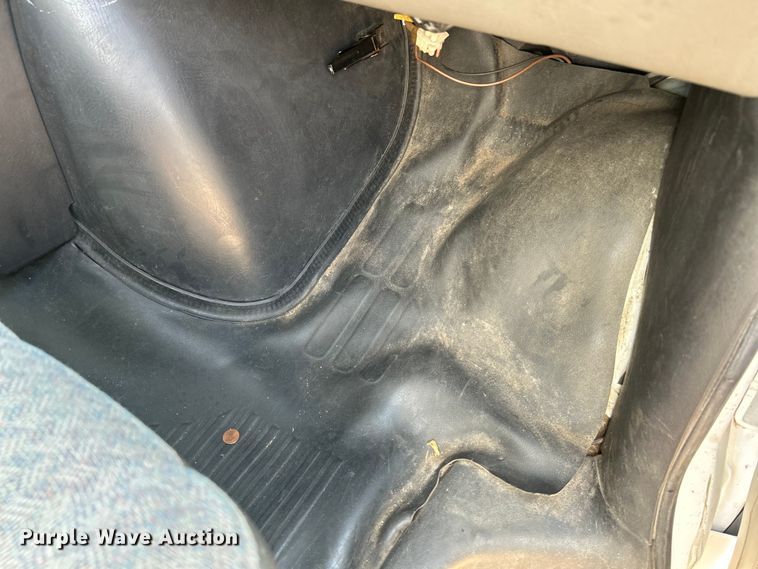 image for item NL9572 2005 Chevrolet Express 3500  box truck