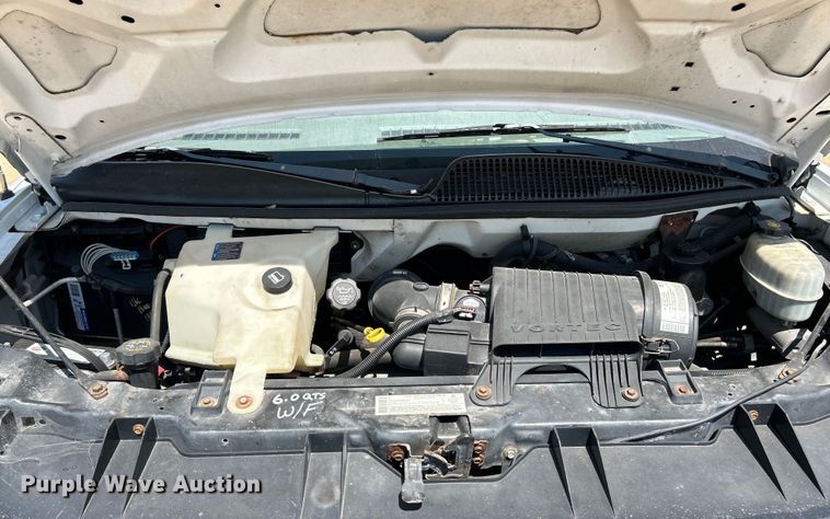 image for item NL9572 2005 Chevrolet Express 3500  box truck