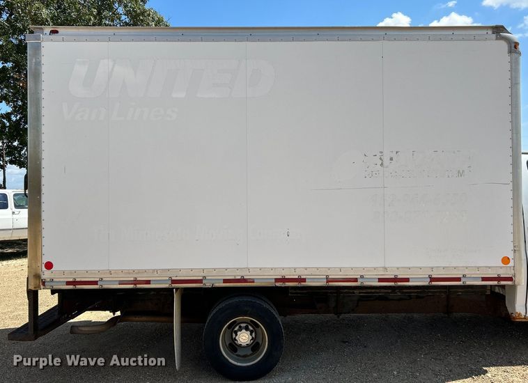 image for item NL9572 2005 Chevrolet Express 3500  box truck