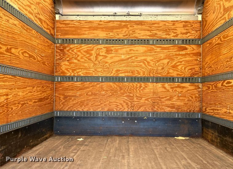 image for item NL9572 2005 Chevrolet Express 3500  box truck