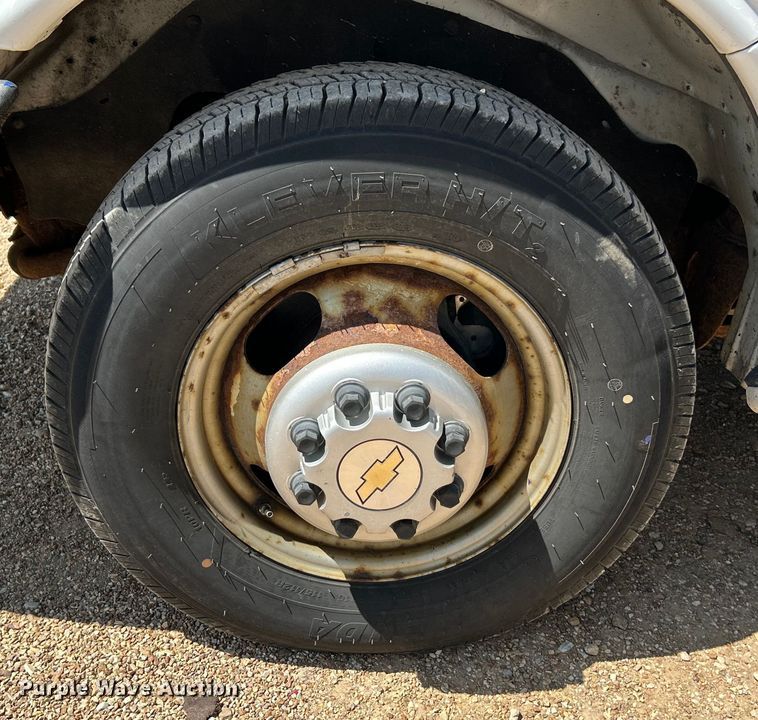 image for item NL9572 2005 Chevrolet Express 3500  box truck