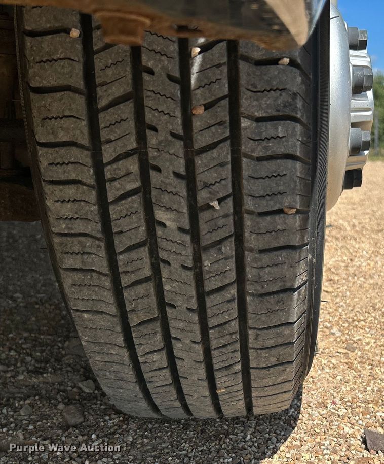 image for item NL9572 2005 Chevrolet Express 3500  box truck