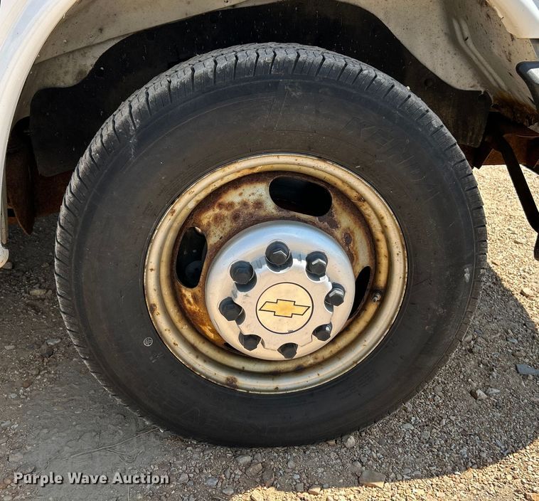 image for item NL9572 2005 Chevrolet Express 3500  box truck