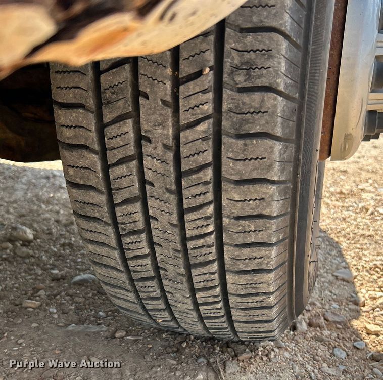 image for item NL9572 2005 Chevrolet Express 3500  box truck