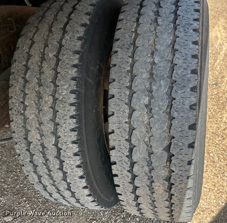 image for item NL9572 2005 Chevrolet Express 3500  box truck