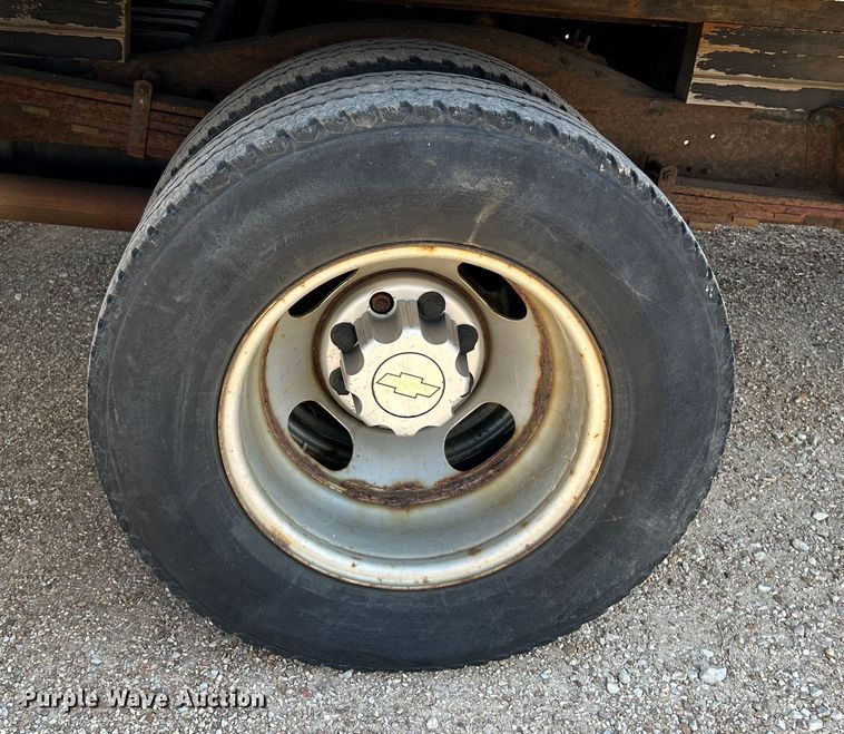 image for item NL9572 2005 Chevrolet Express 3500  box truck