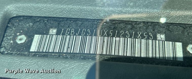 image for item NL9572 2005 Chevrolet Express 3500  box truck