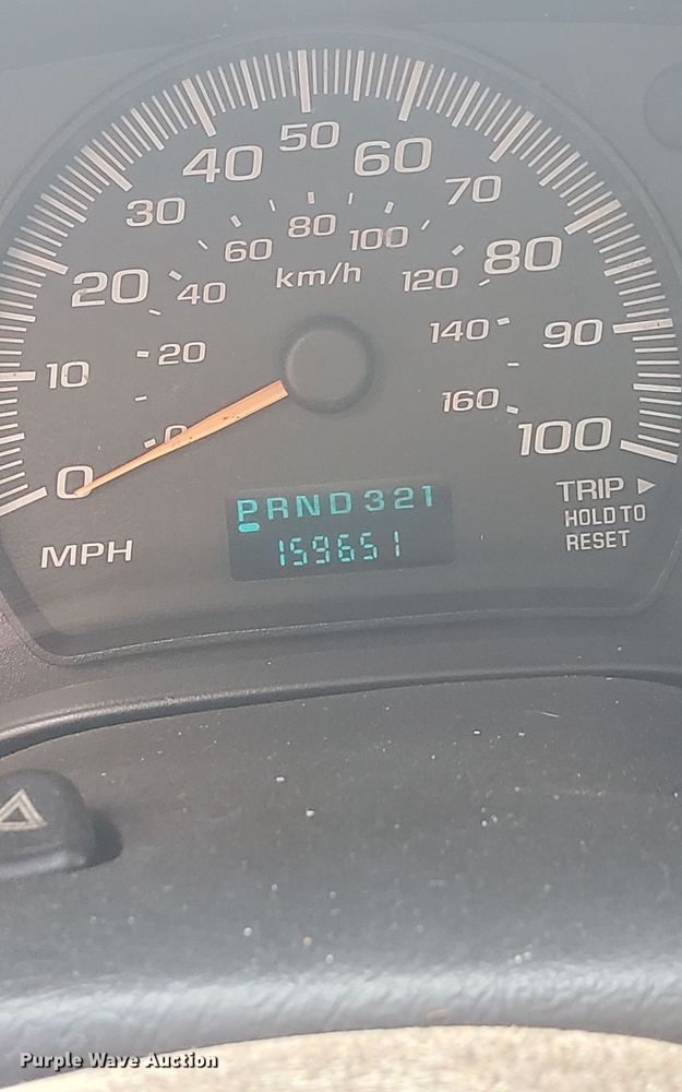 image for item NL9572 2005 Chevrolet Express 3500  box truck