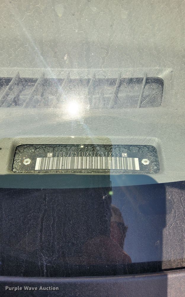 image for item NL9572 2005 Chevrolet Express 3500  box truck