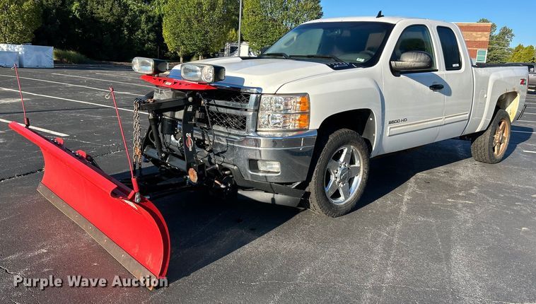 image for item NL9588 2011 Chevrolet Silverado 2500HD LT  Ext. Cab pickup truck