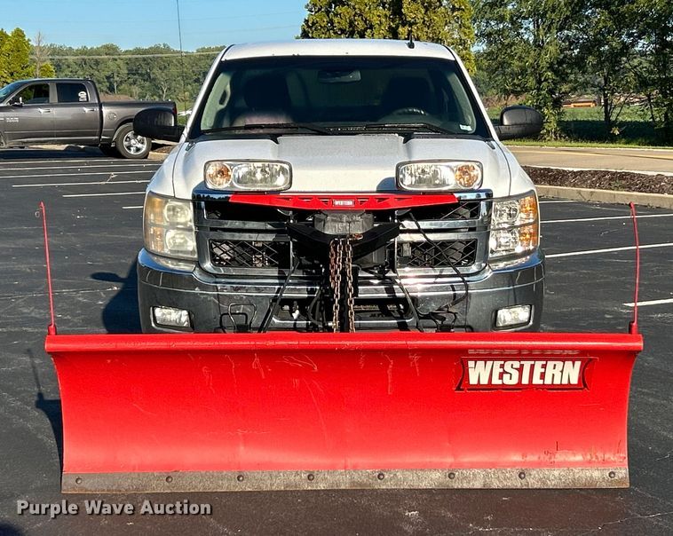 image for item NL9588 2011 Chevrolet Silverado 2500HD LT  Ext. Cab pickup truck