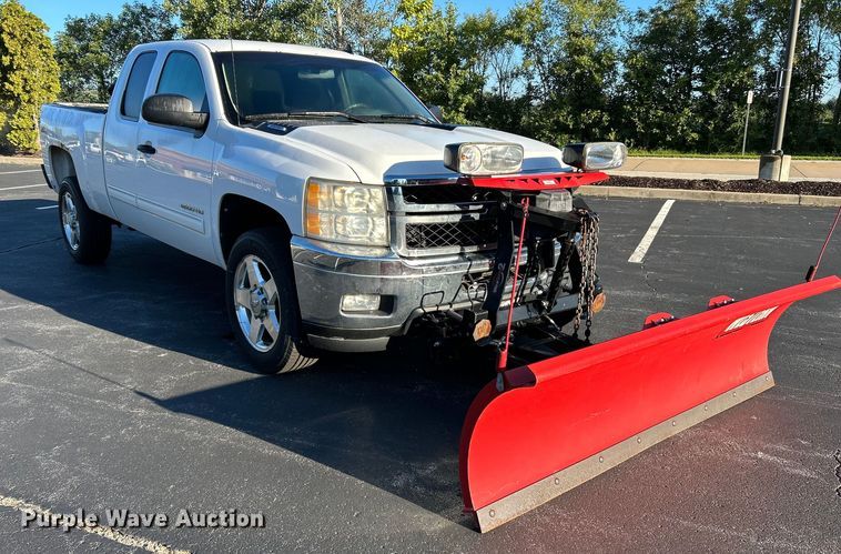 image for item NL9588 2011 Chevrolet Silverado 2500HD LT  Ext. Cab pickup truck