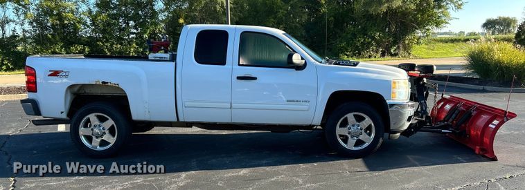 image for item NL9588 2011 Chevrolet Silverado 2500HD LT  Ext. Cab pickup truck