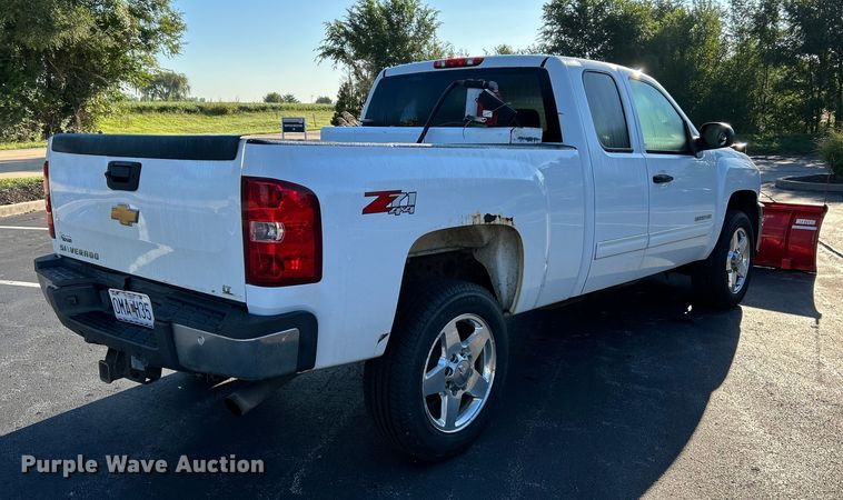 image for item NL9588 2011 Chevrolet Silverado 2500HD LT  Ext. Cab pickup truck