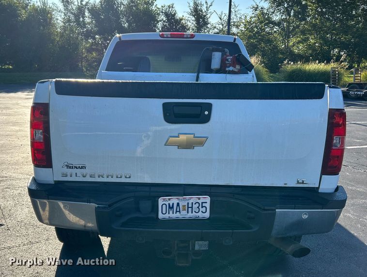 image for item NL9588 2011 Chevrolet Silverado 2500HD LT  Ext. Cab pickup truck