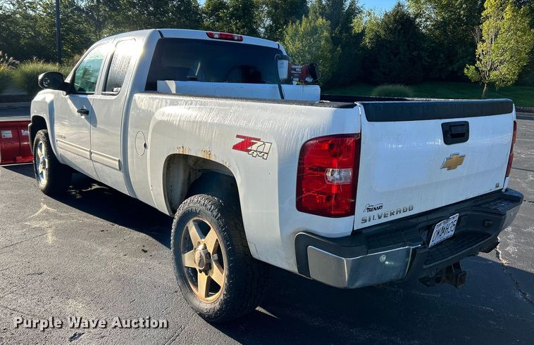 image for item NL9588 2011 Chevrolet Silverado 2500HD LT  Ext. Cab pickup truck