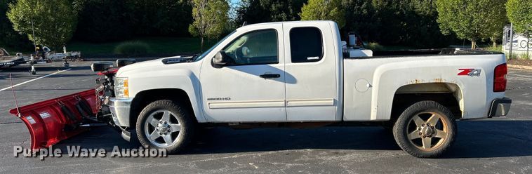 image for item NL9588 2011 Chevrolet Silverado 2500HD LT  Ext. Cab pickup truck