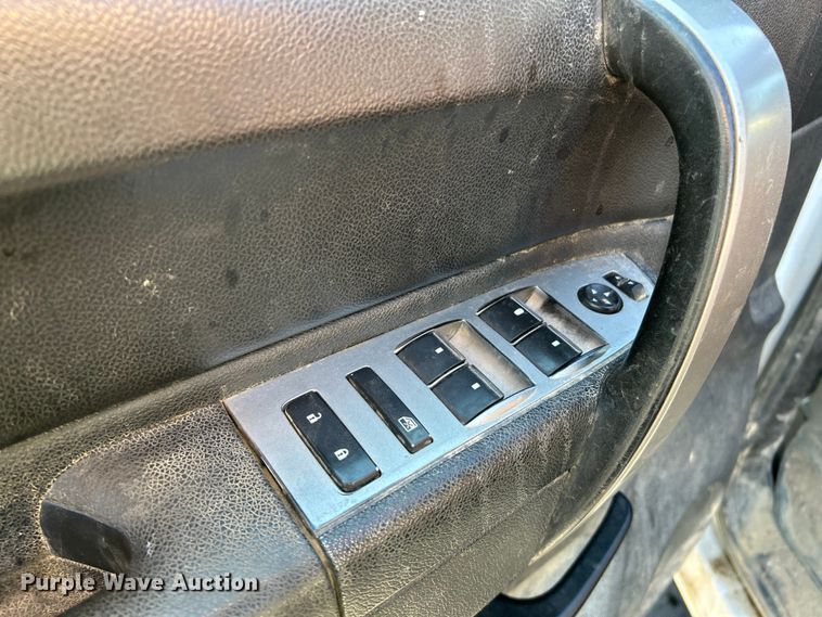 image for item NL9588 2011 Chevrolet Silverado 2500HD LT  Ext. Cab pickup truck