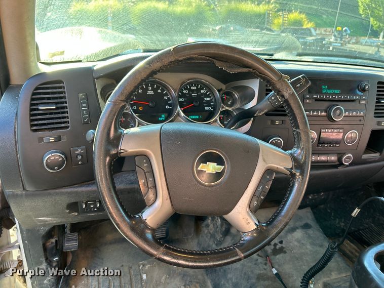 image for item NL9588 2011 Chevrolet Silverado 2500HD LT  Ext. Cab pickup truck