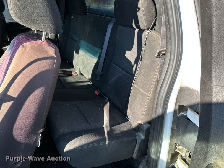 image for item NL9588 2011 Chevrolet Silverado 2500HD LT  Ext. Cab pickup truck