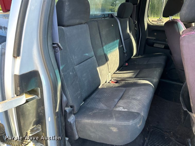 image for item NL9588 2011 Chevrolet Silverado 2500HD LT  Ext. Cab pickup truck