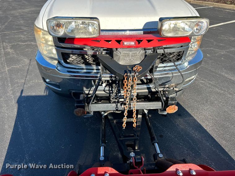 image for item NL9588 2011 Chevrolet Silverado 2500HD LT  Ext. Cab pickup truck