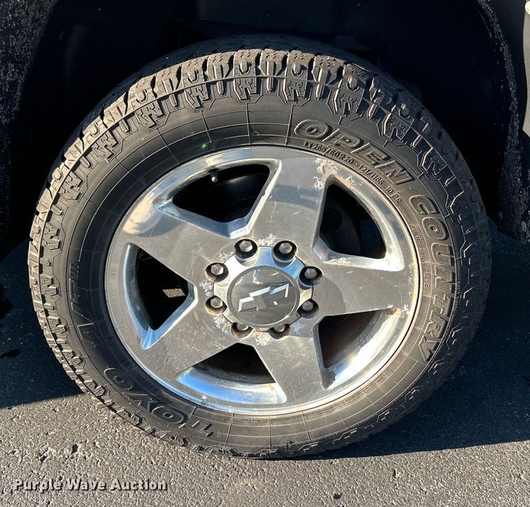 image for item NL9588 2011 Chevrolet Silverado 2500HD LT  Ext. Cab pickup truck