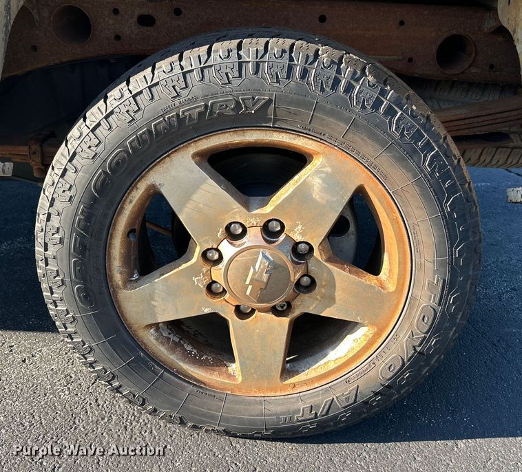 image for item NL9588 2011 Chevrolet Silverado 2500HD LT  Ext. Cab pickup truck