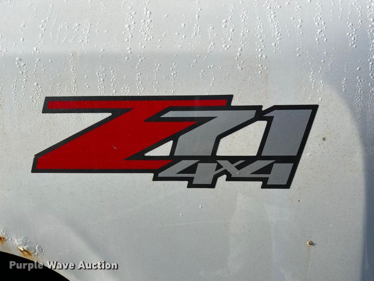 image for item NL9588 2011 Chevrolet Silverado 2500HD LT  Ext. Cab pickup truck