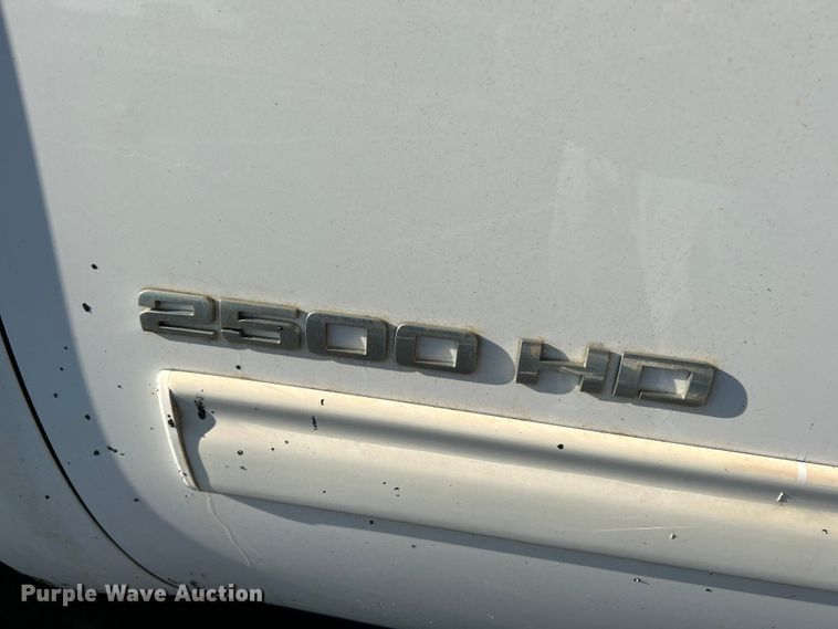 image for item NL9588 2011 Chevrolet Silverado 2500HD LT  Ext. Cab pickup truck