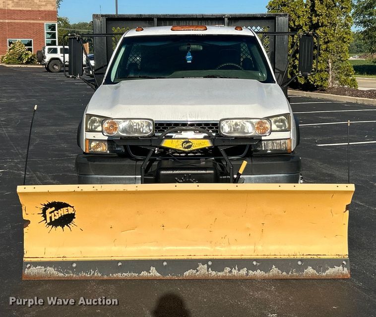 image for item NL9589 2005 Chevrolet Silverado 3500  flatbed pickup truck