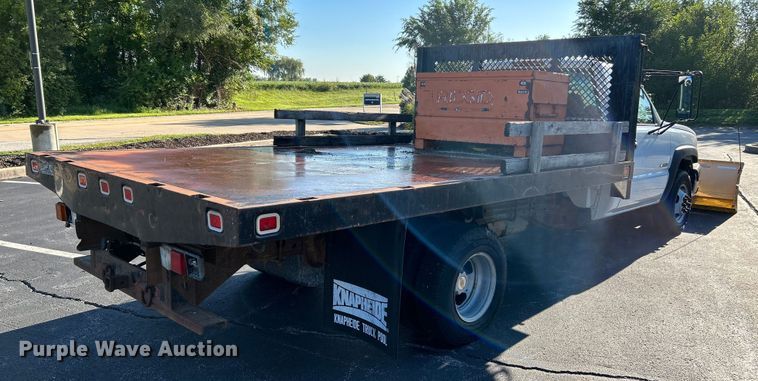 image for item NL9589 2005 Chevrolet Silverado 3500  flatbed pickup truck