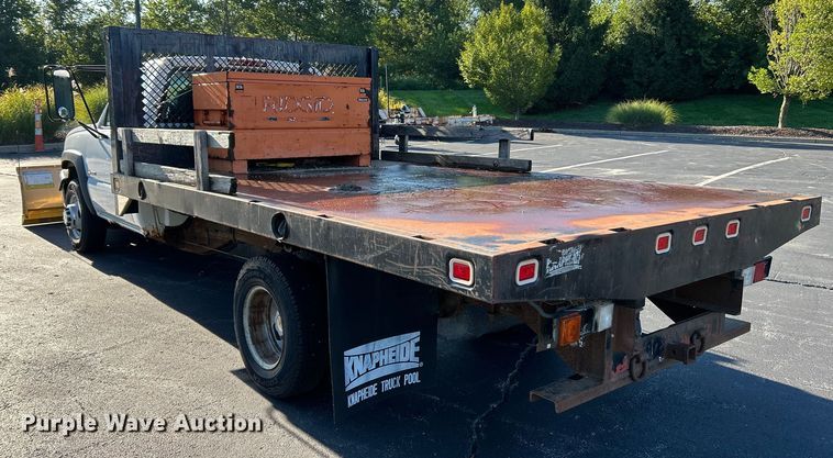 image for item NL9589 2005 Chevrolet Silverado 3500  flatbed pickup truck