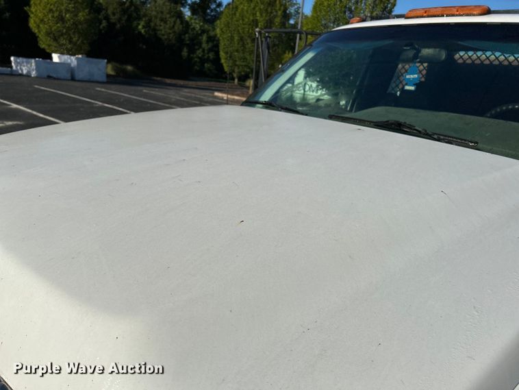 image for item NL9589 2005 Chevrolet Silverado 3500  flatbed pickup truck