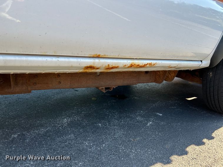 image for item NL9589 2005 Chevrolet Silverado 3500  flatbed pickup truck