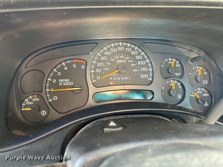 image for item NL9589 2005 Chevrolet Silverado 3500  flatbed pickup truck